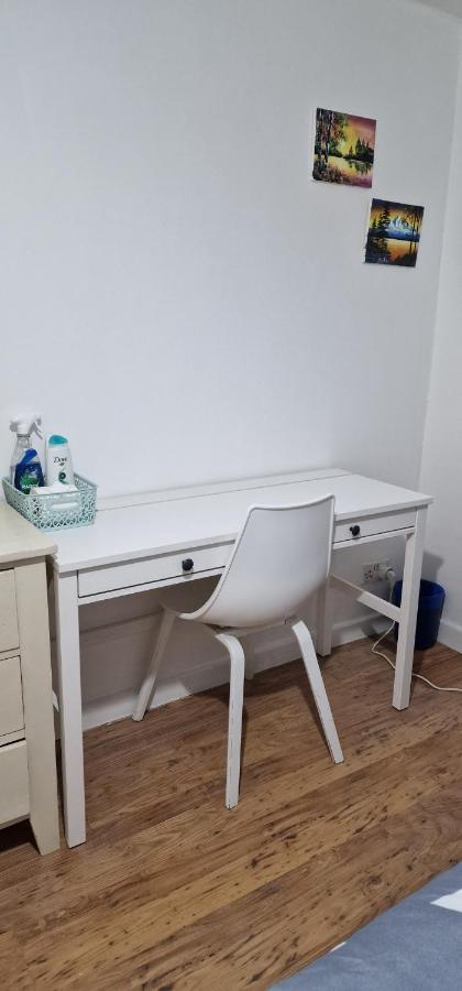 Cozy Double Bedroom In Zone 1-2 Central 런던 외부 사진