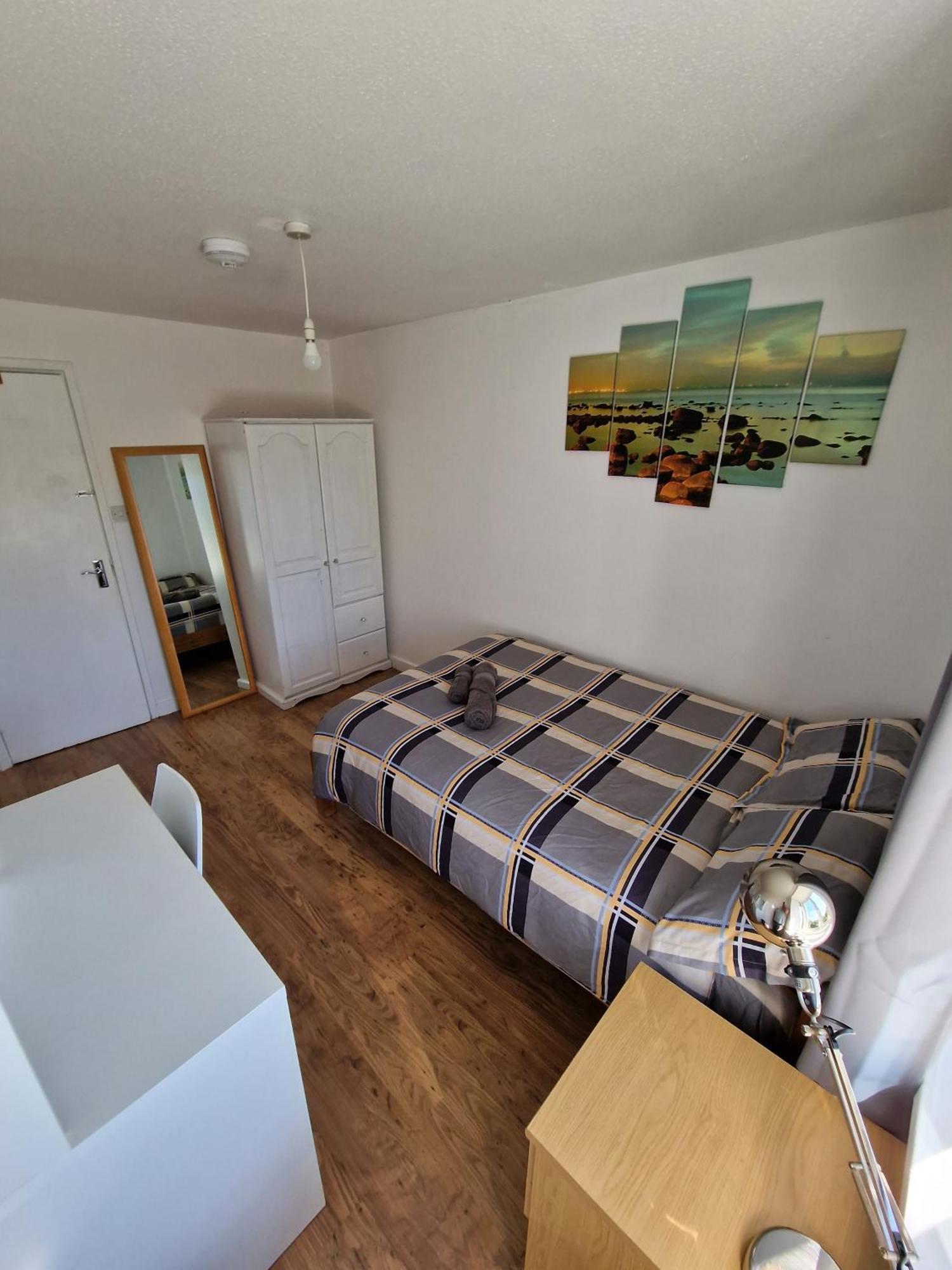Cozy Double Bedroom In Zone 1-2 Central 런던 외부 사진